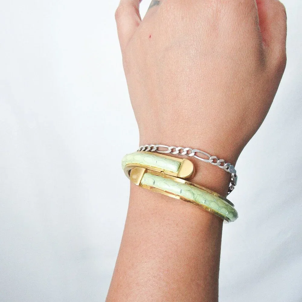 VINTAGE GOLD TONE GENUINE SNAKESKIN BANGLE BRACELET/ 6.5" wrist - Picture 4 of 11